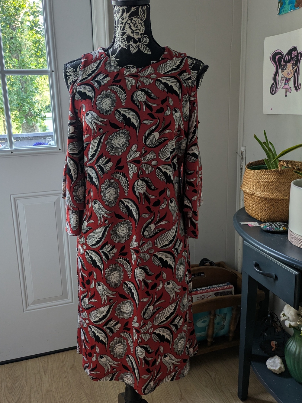 Cato Red Floral Cold-Shoulder Dress with Black and Cream Pattern Size Small